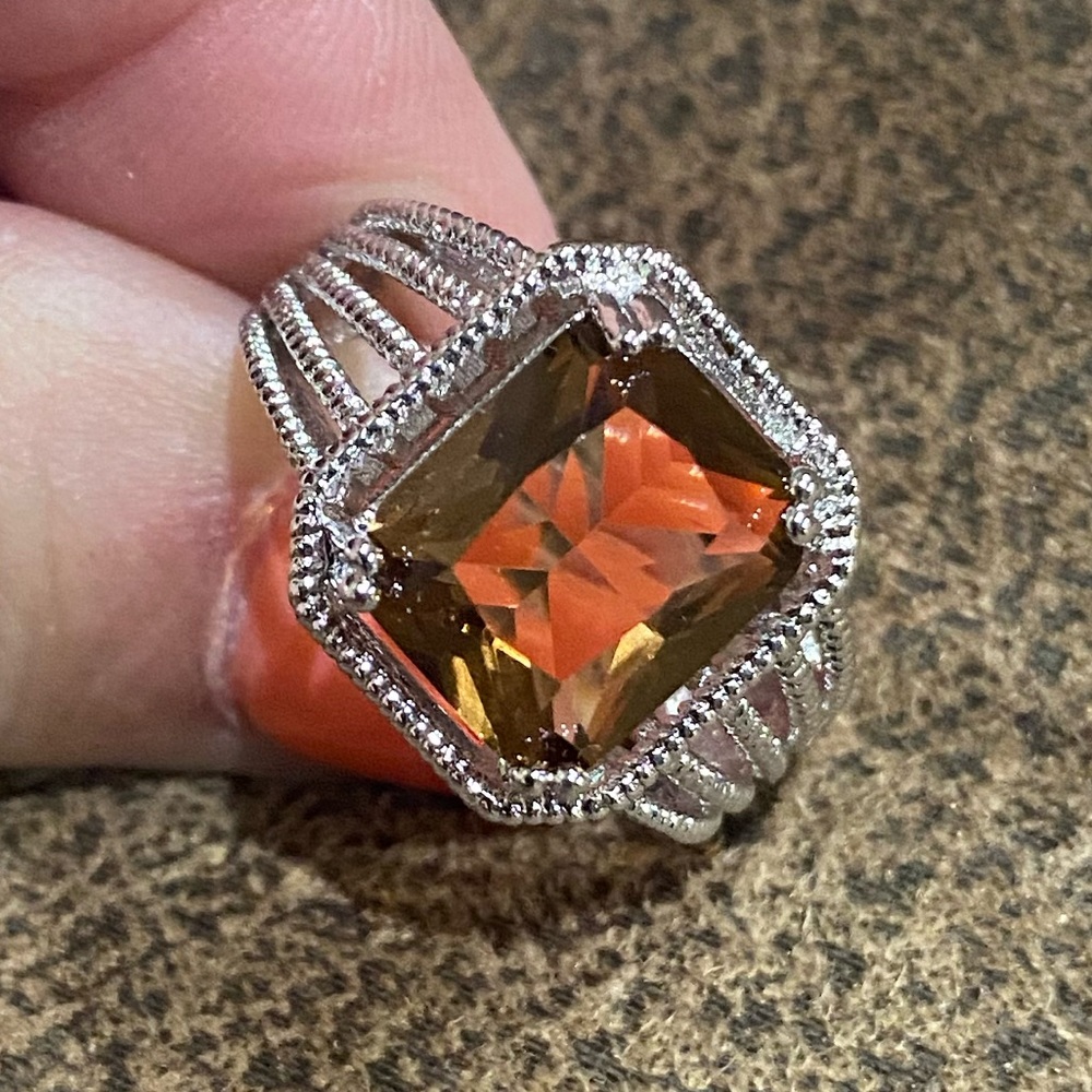 Ladies Brown rectangle stone ring in Silver.